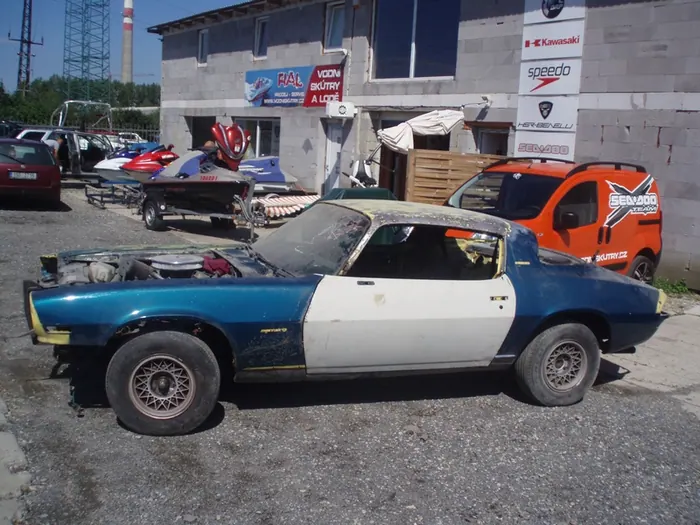 Chevrolet Camaro 1976 – fotografie 9 z renovace karoserie a laku